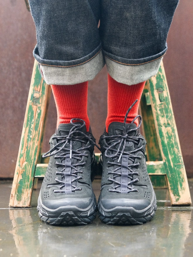 Red organic fine rib socks 