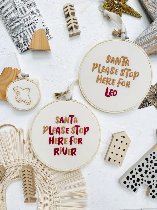 personalised embroidered santa please stop here hoop. cotton hoops personalised with personalised messages for santa.